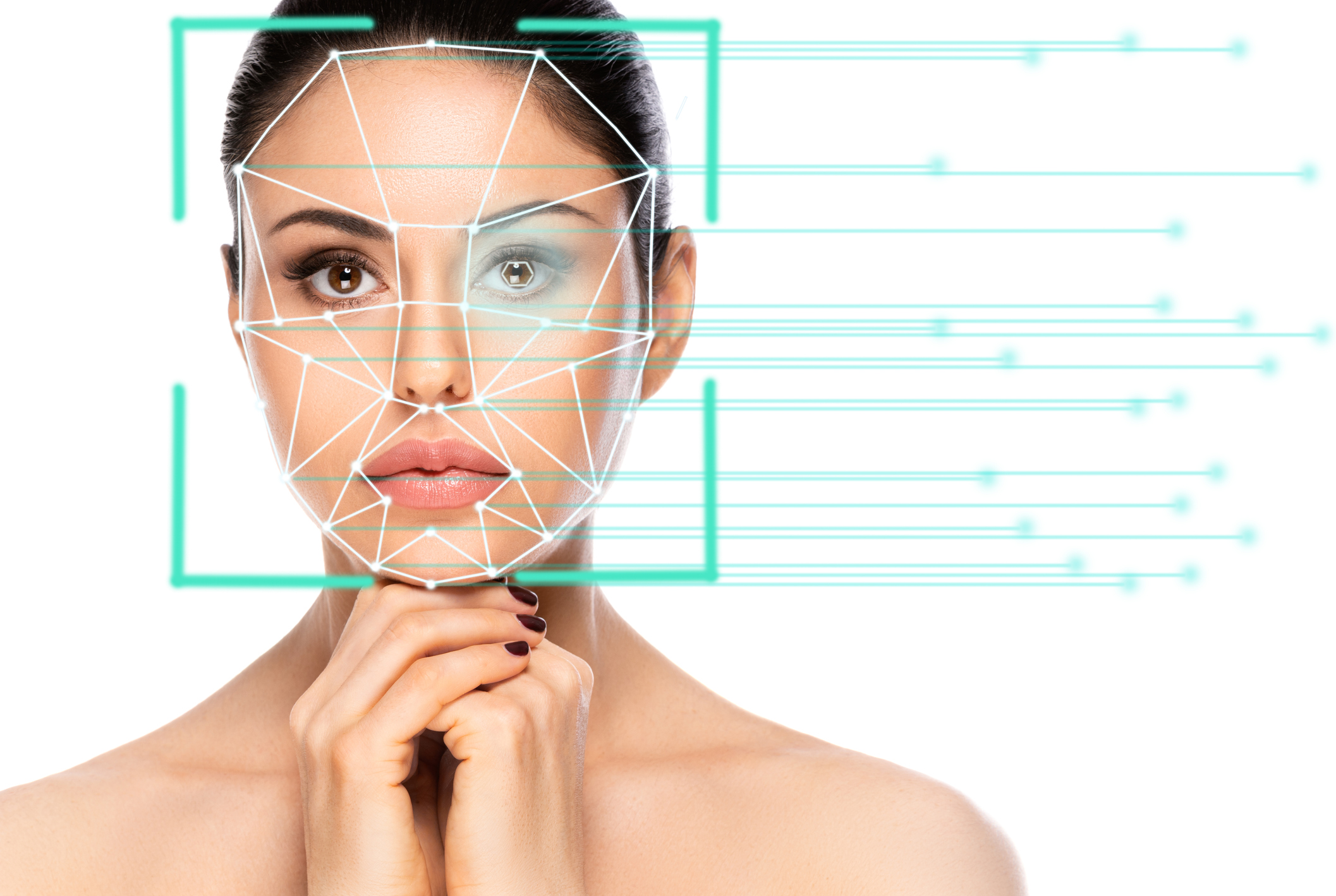 Escáner biométrico facial a mujer.